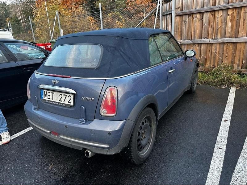 Blå Begagnad 2004 Mini Cooper Cabriolet Cab | 45 000 kr (Superpris) - Bild 1/4