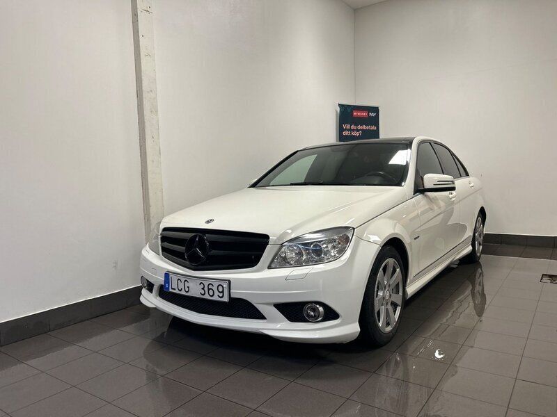Vit Begagnad 2010 Mercedes C180 Avantgarde Sedan | 109 900 kr (Lite dyr) - Bild 1/4