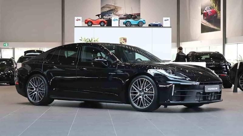 Ny Porsche Panamera 2026 Svart Halvkombi