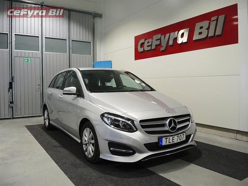 Silver Begagnad 2015 Mercedes B180 Urban Minibuss | 146 900 kr (Marknadspris) - Bild 1/4