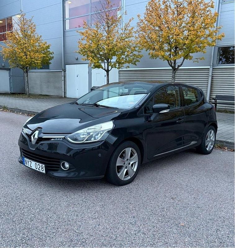 Svart Begagnad 2014 Renault Clio IV Halvkombi | 58 900 kr (Bra pris) - Bild 1/4