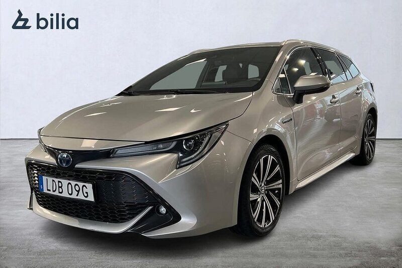 Silver Begagnad 2021 Toyota Corolla Style Kombi | 249 900 kr (Marknadspris) - Bild 1/3