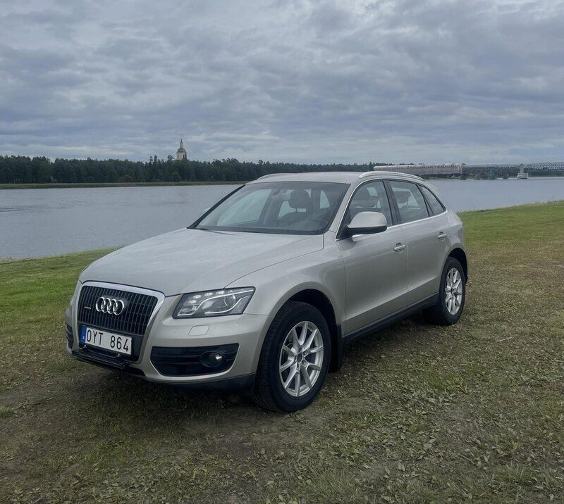 Silver Begagnad 2012 Audi Q5 Design SUV | 94 900 kr (Marknadspris) - Bild 1/3