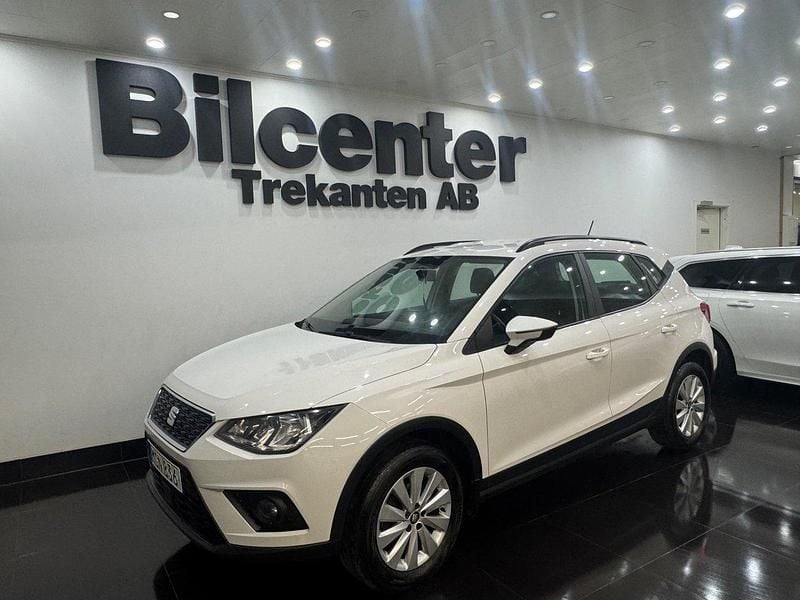 Vit Begagnad 2018 Seat Arona Style SUV | 144 900 kr (Marknadspris) - Bild 1/4