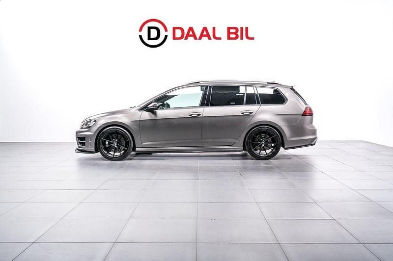 Grå Begagnad 2016 VW Golf VII R Kombi | 199 700 kr (Bra pris) - Bild 1/4