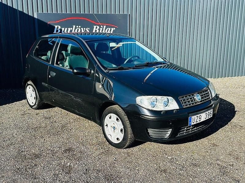 Begagnad Fiat Punto Active 60 HK (44 kW) 2004 Svart Halvkombi