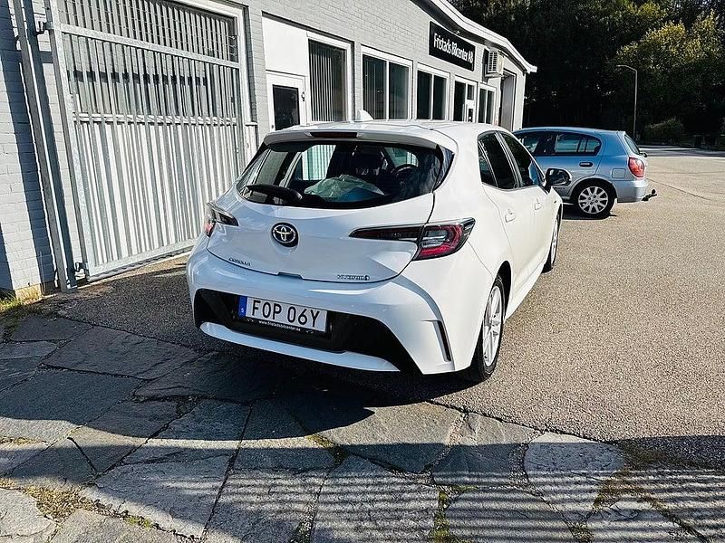Begagnad Toyota Corolla Active 122 HK (89 kW) 2020 Vit Halvkombi