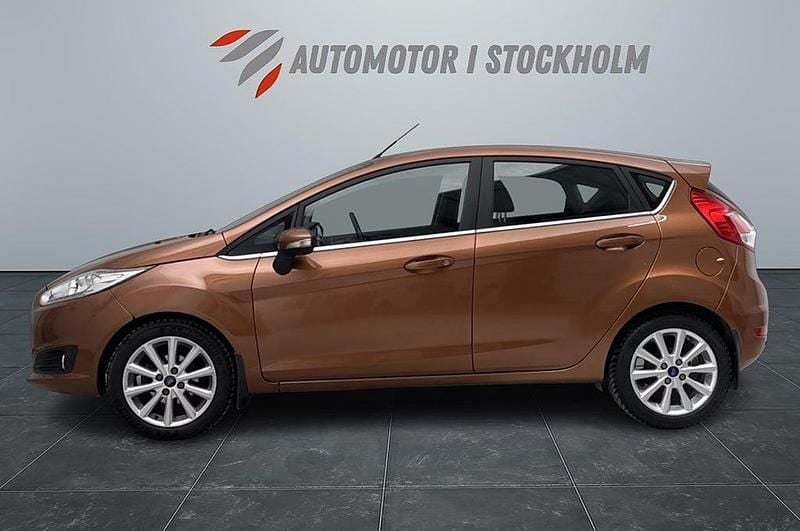 Begagnad Ford Fiesta SE 101 HK (74 kW) 2015 Brun Halvkombi