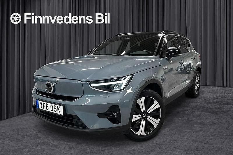 Grå Begagnad 2022 Volvo XC40 Plus SUV | 349 000 kr (Superpris) - Bild 1/4