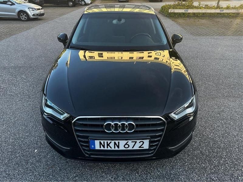 Svart Begagnad 2014 Audi A3 Sportback Attraction Halvkombi | 105 000 kr (Marknadspris) - Bild 1/4