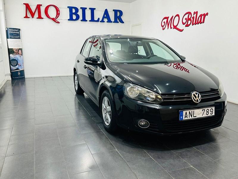 Svart Begagnad 2010 VW Golf VI Halvkombi | 79 900 kr (Marknadspris) - Bild 1/4