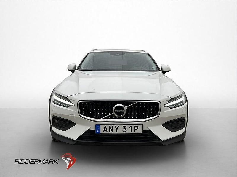 Begagnad Volvo V60 CC 190 HK (139 kW) 2019 Vit Kombi