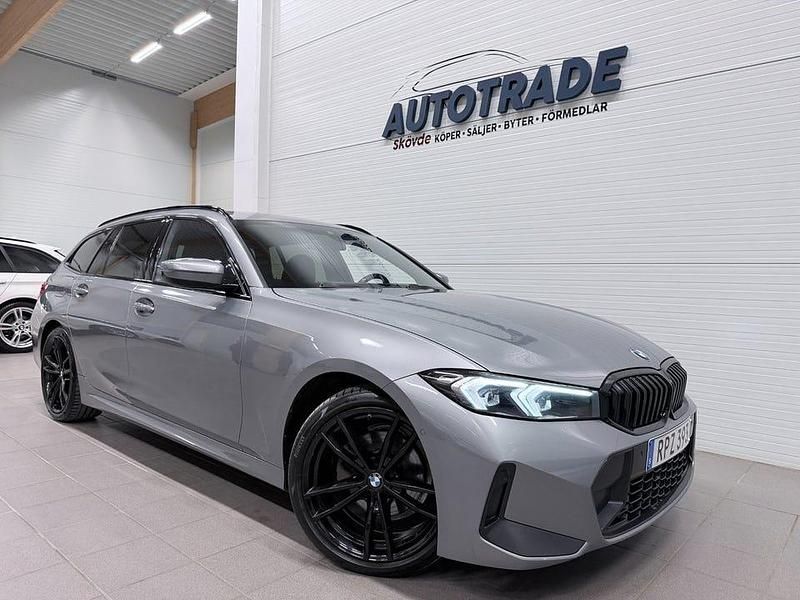 Grå Begagnad 2023 BMW 320 M Sport Kombi | 367 900 kr (Lite dyr) - Bild 1/4