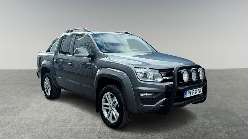 Grå Begagnad 2017 VW Amarok Pickup | 234 900 kr (Marknadspris) - Bild 1/4