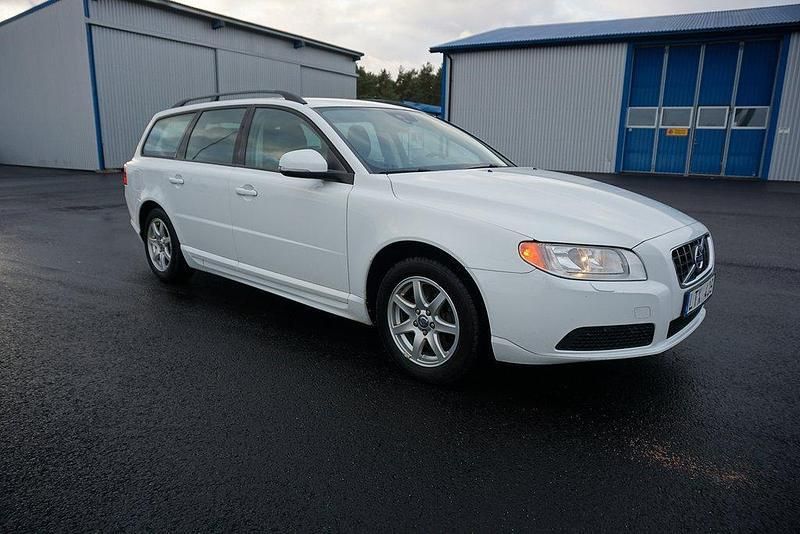 Vit Begagnad 2011 Volvo V70 Kombi | 115 900 kr (Lite dyr) - Bild 1/4