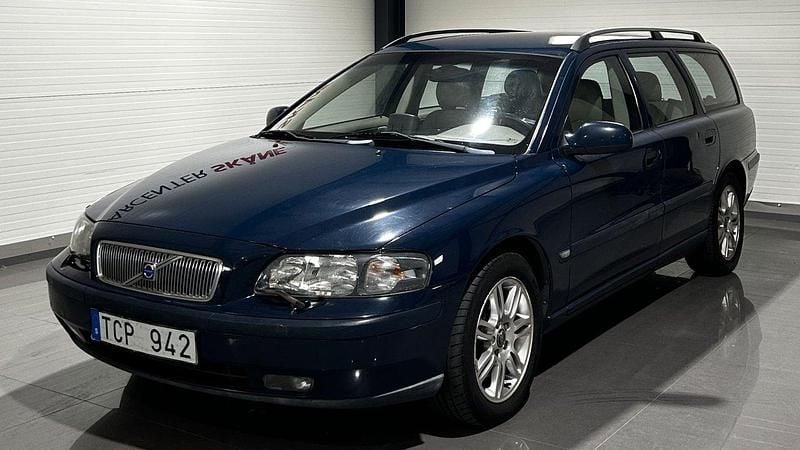 Mörkblå Begagnad 2002 Volvo V70 Business Edition Kombi | 29 900 kr (Lite dyr) - Bild 1/4