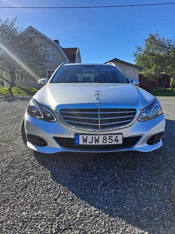 Silver Begagnad 2015 Mercedes E220 Classic Kombi | 149 000 kr (Marknadspris) - Bild 1/4