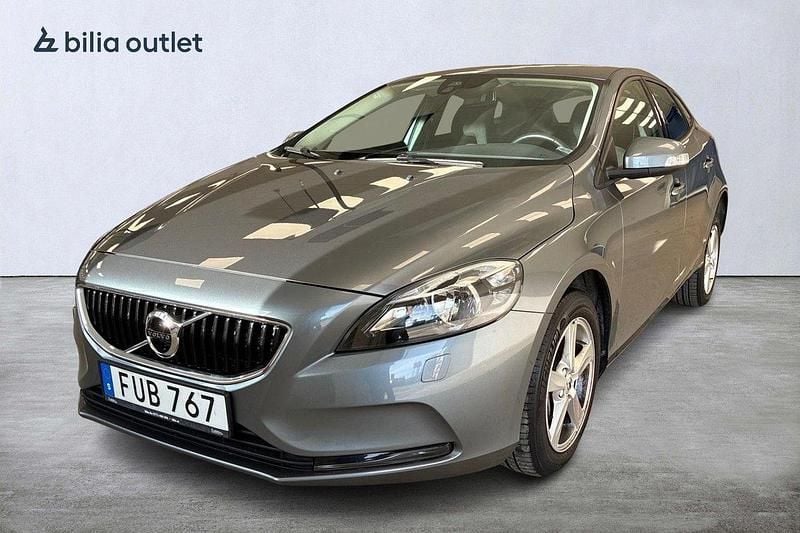 Grå Begagnad 2017 Volvo V40 Kinetic Kombi | 184 900 kr (Marknadspris) - Bild 1/3