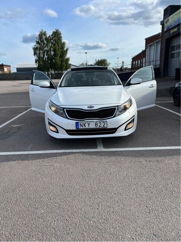 Vit Begagnad 2014 Kia Optima Sedan | 110 000 kr (Bra pris) - Bild 1/4