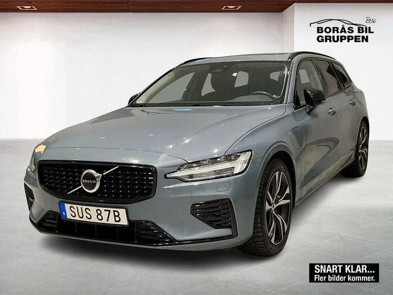 Grå Begagnad 2023 Volvo V60 Plus Kombi | 429 000 kr (Dyr) - Bild 1/1