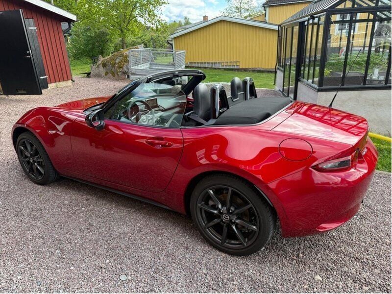 Röd Begagnad 2017 Mazda MX5 Cab | 235 000 kr (Marknadspris) - Bild 1/4