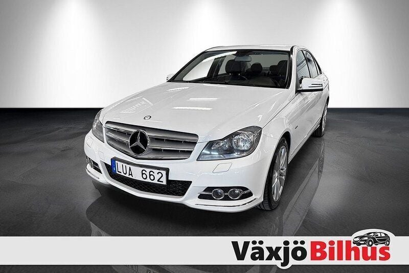 Vit Begagnad 2011 Mercedes C180 Avantgarde Sedan | 129 900 kr (Lite dyr) - Bild 1/1
