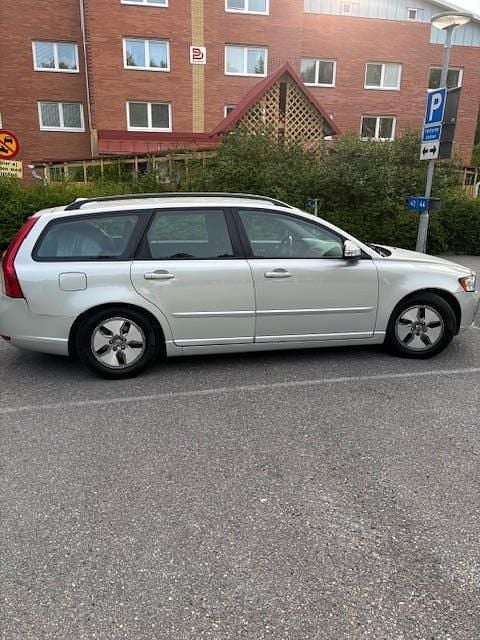 Begagnad 2011 Volvo V50 Kombi | 20 000 kr (Superpris) - Bild 1/4