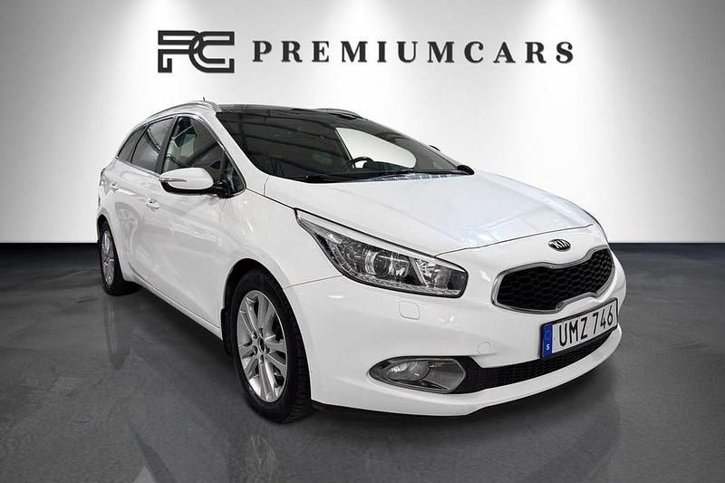 Vit Begagnad 2015 Kia Ceed Halvkombi | 89 900 kr (Marknadspris) - Bild 1/4