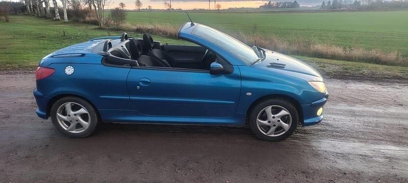 Begagnad 2003 Peugeot 206 CC Cab | 15 000 kr (Marknadspris) - Bild 1/4
