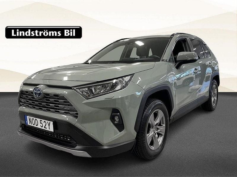 Grön Begagnad 2022 Toyota RAV4 Hybrid Active SUV | 365 000 kr (Marknadspris) - Bild 1/3