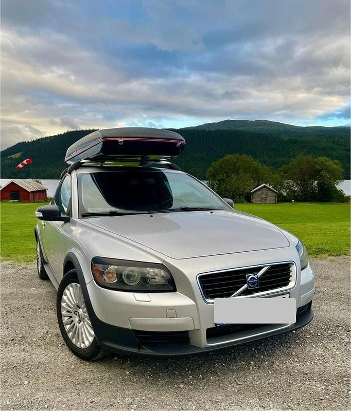 Grå Begagnad 2007 Volvo C30 Kinetic Halvkombi | 35 000 kr (Marknadspris) - Bild 1/4
