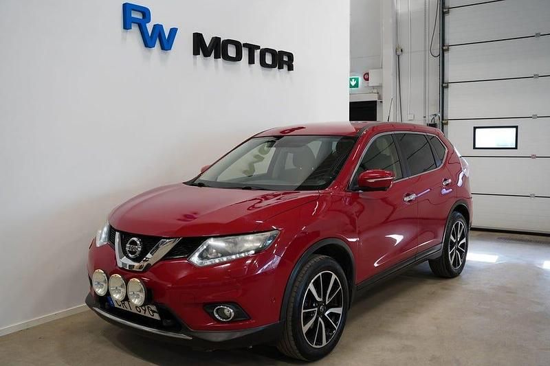 Röd Begagnad 2015 Nissan X-Trail 360º SUV | 94 700 kr (Superpris) - Bild 1/4