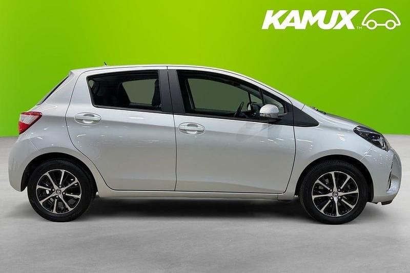 Begagnad Toyota Yaris 112 HK (82 kW) 2018 Silver/grå Halvkombi
