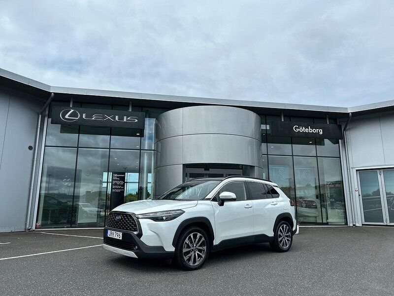 Vit Begagnad 2022 Toyota Corolla Cross Executive SUV | 385 000 kr (Marknadspris) - Bild 1/4