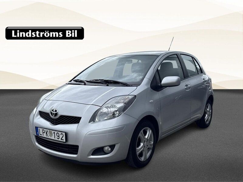 Silver Begagnad 2011 Toyota Yaris Plus Halvkombi | 59 000 kr - Bild 1/3