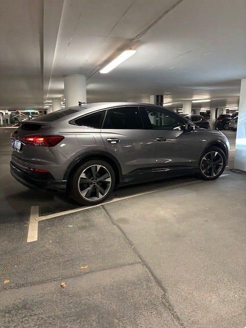 Begagnad Audi Q4 Sportback e-tron 150 kW (204 HK) 2022 Tyfongrå metallic SUV