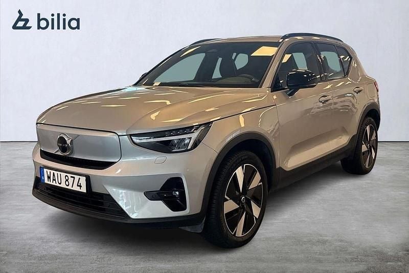 Silver Begagnad 2024 Volvo XC40 Plus SUV | 439 900 kr (Marknadspris) - Bild 1/3
