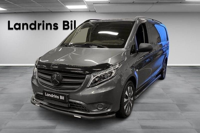Grå Begagnad 2023 Mercedes Vito Edition 1 Van | 439 000 kr (Superpris) - Bild 1/4