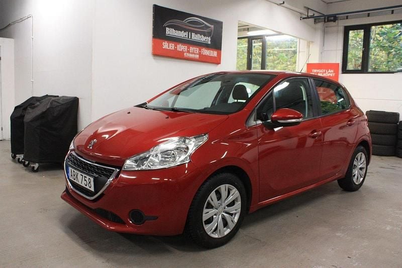 Mörkröd Begagnad 2014 Peugeot 208 Halvkombi | 59 900 kr (Marknadspris) - Bild 1/4