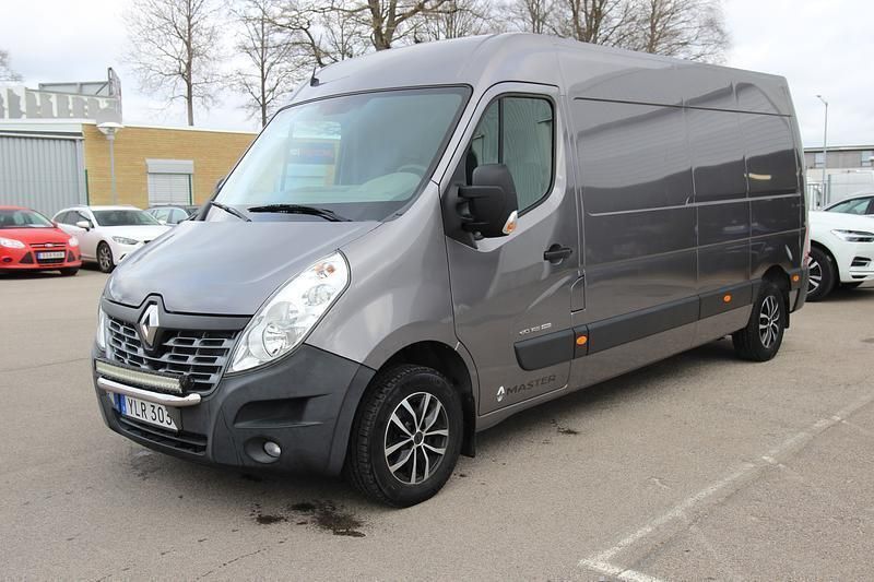Grå metallic Begagnad 2017 Renault Master Van | 249 000 kr (Marknadspris) - Bild 1/4