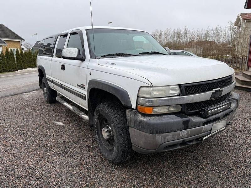 Begagnad Chevrolet Silverado 305 HK (224 kW) 2001 Vit Sedan