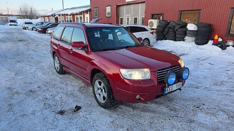 Begagnad Subaru Forester 158 HK (116 kW) 2007 Röd SUV