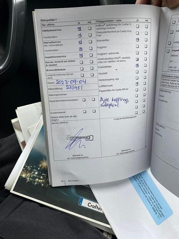 Begagnad VW Caddy 102 HK (75 kW) 2012 Minibuss