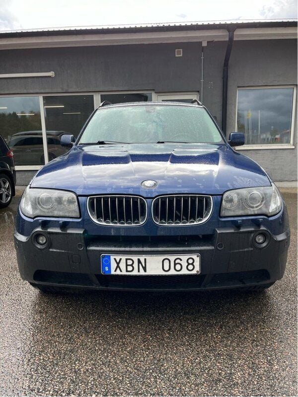 Blå Begagnad 2006 BMW X3 Advantage SUV | 55 000 kr (Marknadspris) - Bild 1/3