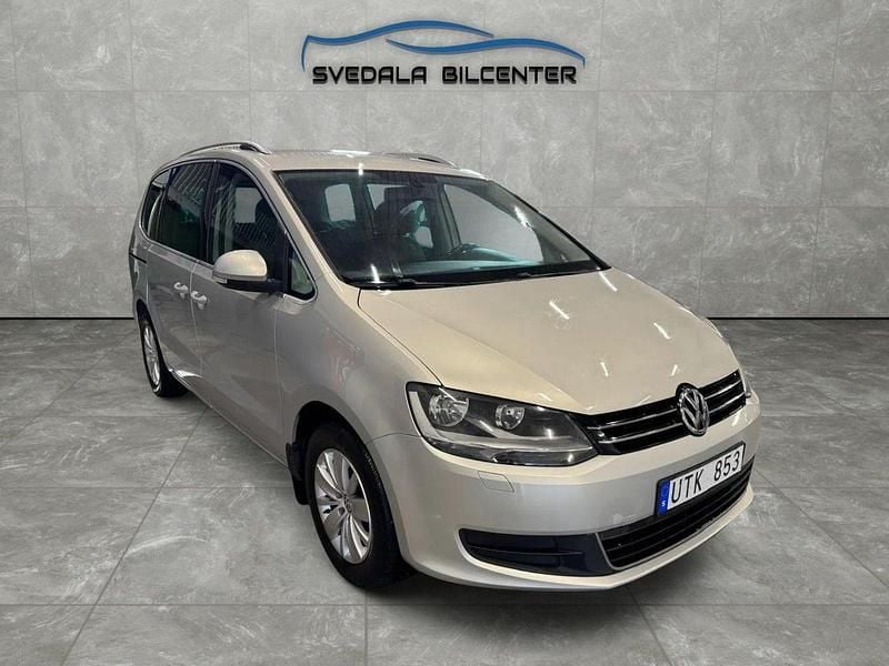 Silver Begagnad 2013 VW Sharan Minibuss | 119 000 kr (Marknadspris) - Bild 1/4