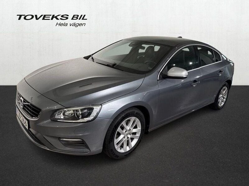Grå Begagnad 2017 Volvo S60 R-Design Sedan | 174 000 kr (Marknadspris) - Bild 1/4
