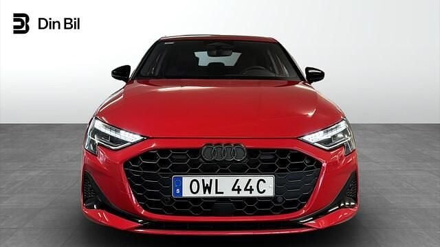Begagnad Audi A3 Advanced Plus 150 HK (110 kW) 2025 Progressivröd metallic