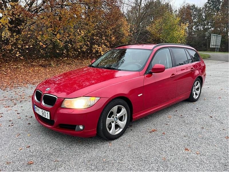 Röd Begagnad 2011 BMW 320 Kombi | 60 000 kr (Marknadspris) - Bild 1/4