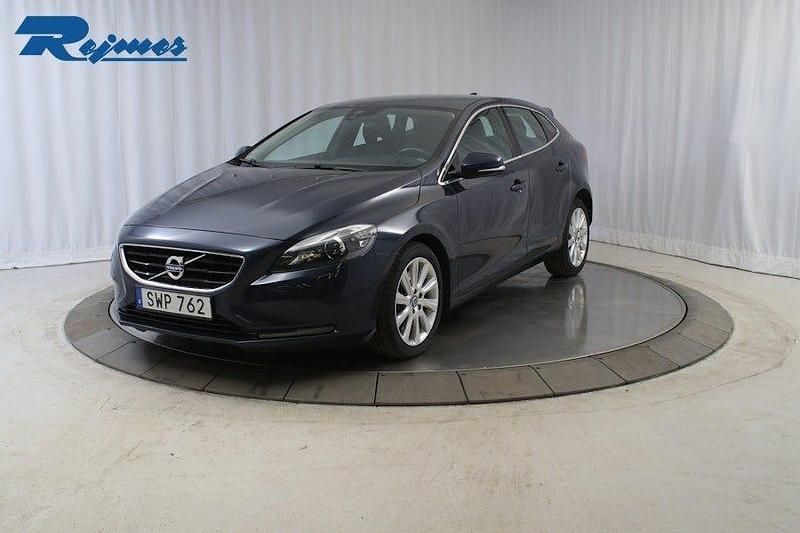Blå (caspian blå metallic) Begagnad 2014 Volvo V40 Momentum Kombi | 149 800 kr (Marknadspris) - Bild 1/4