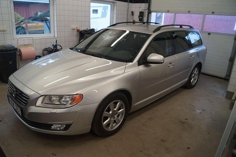 Silver Begagnad 2014 Volvo V70 Kinetic Kombi | 144 000 kr (Lite dyr) - Bild 1/1